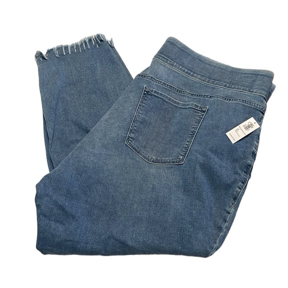 Old Navy women’s faded jeans w/wide elastic waist band & frayed jeans. Sz 26 New - Picture 1 of 13